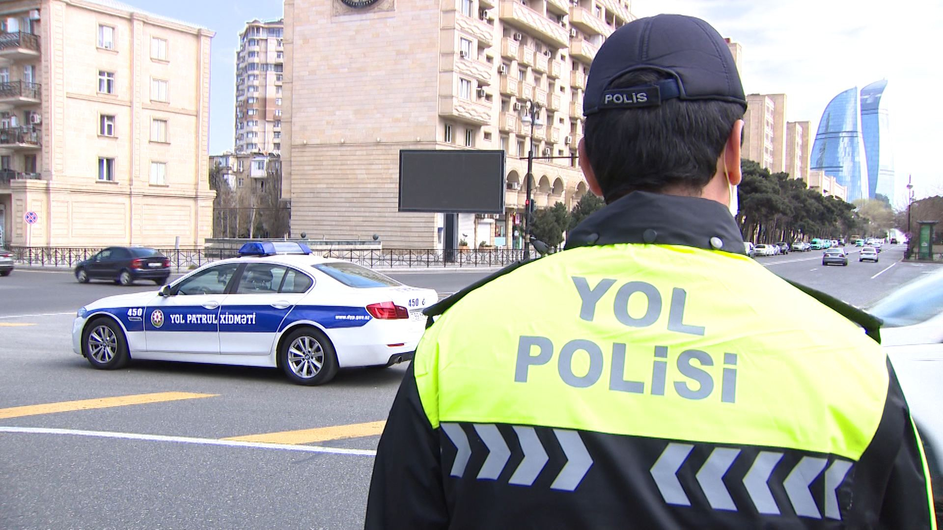 Yol polisi küləkli hava şəraiti ilə bağlı sürücülərə müraciət edib