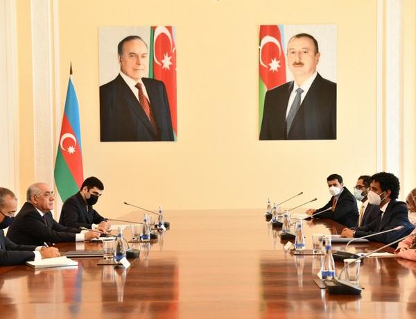 Али Асадов встретился с министром экономики ОАЭ