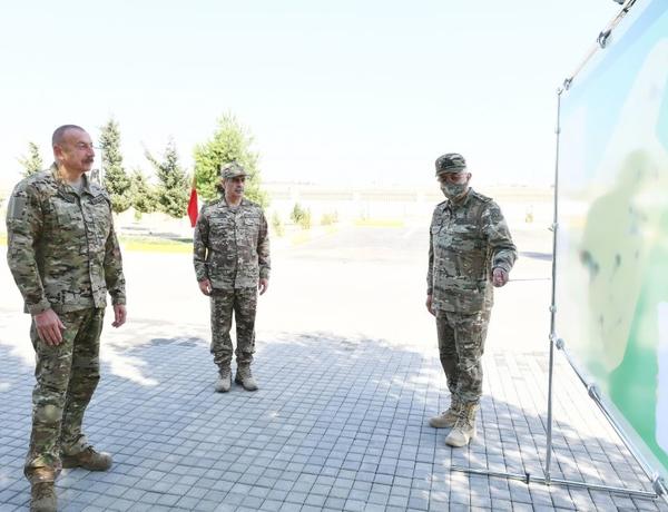 Президент ознакомился с условиями, созданными в новом военном городке —