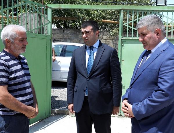 “Azəriqaz”ın rəhbərliyi şəhid ailələrini ziyarət edib –
