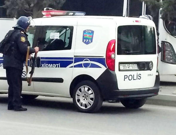Polis 9 avtomat silahı, 20 tüfəng aşkar etdi