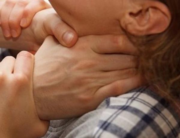 Bərdədə kişi arvadını boğaraq qətlə yetirdi