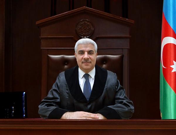 Hakim məhkəmədə özü-özünə etiraz etdi