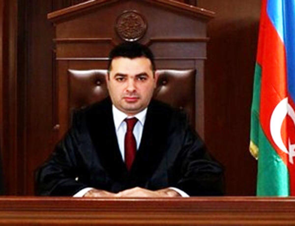 Valideynləri qızlarını öldürən hakimi bağışladılar –