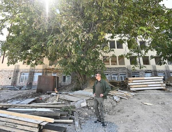 Ильхам Алиев ознакомился с ремонтом здания спецпредставительства в Шуше