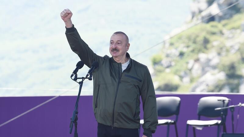 President Ilham Aliyev congratulates Azerbaijani people on Victory Day