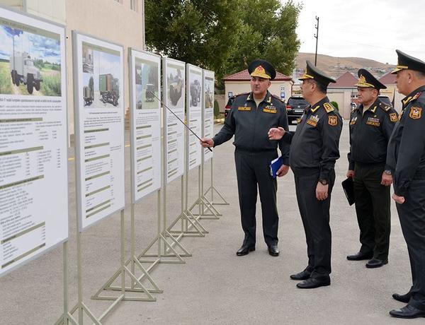 Руководство Минобороны Азербайджана посетило воинскую часть связи