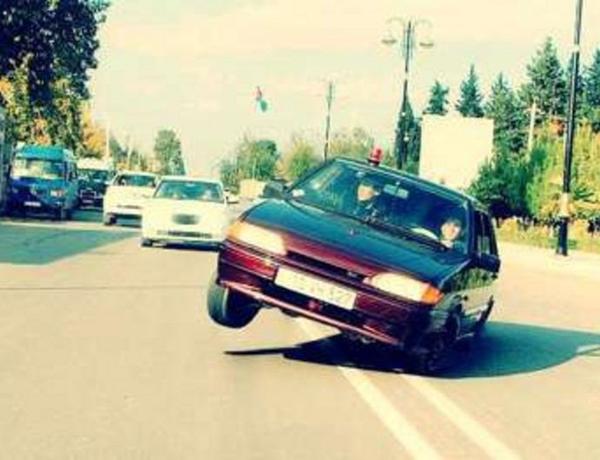 Tovuzda avtoxuliqanlıq edən şəxs polisi maşınla vurdu