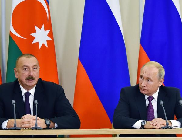 Президент Ильхам Алиев позвонил Владимиру Путину