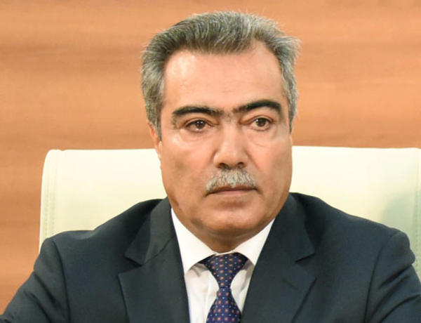 Vüqar Səfərli məhkəmədə parketlərin əvəzinə laminatlardan istifadə edilməsindən danışdı
