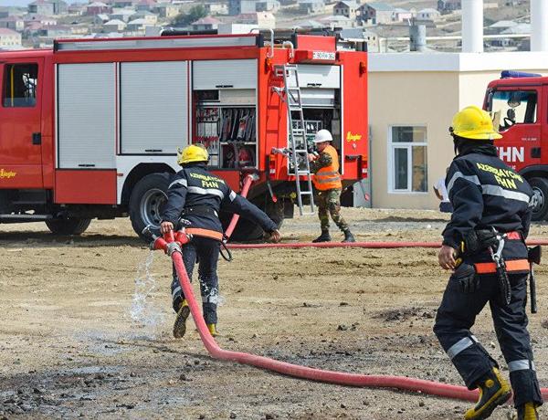 Bakıda birmərtəbəli ev yandı