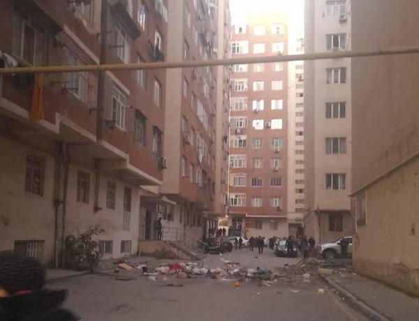 Abşeronda ev əşyalarını balkondan tullayan qadın müalicə mərkəzinə yerləşdiriləcək