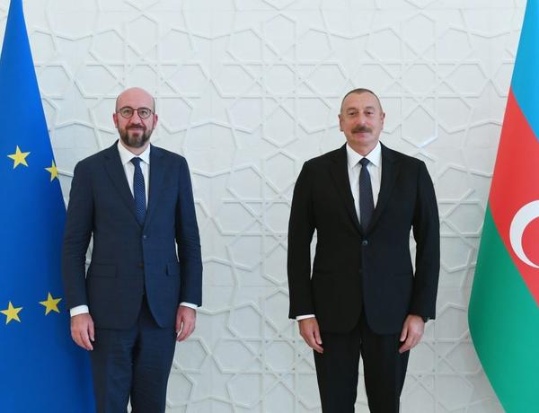 Шарль Мишель позвонил Президенту Ильхаму Алиеву