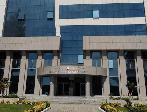 Bakıda nazirliyin binasında tüstülənmə oldu