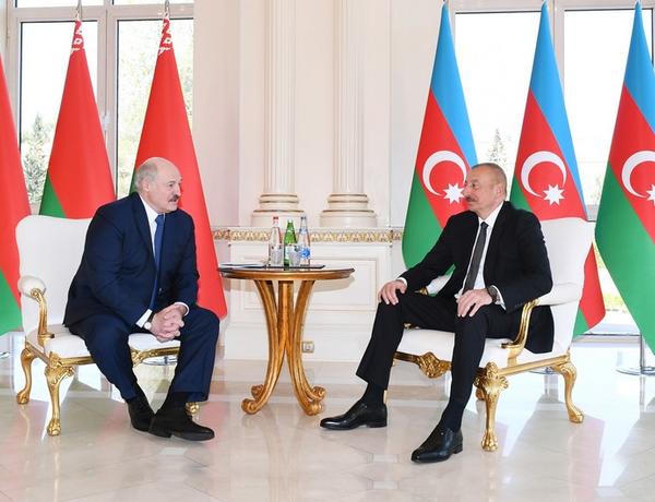 Президенты Азербайджана и Беларуси поговорили по телефону