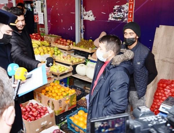 В Баку проводятся рейды против незаконной уличной торговли