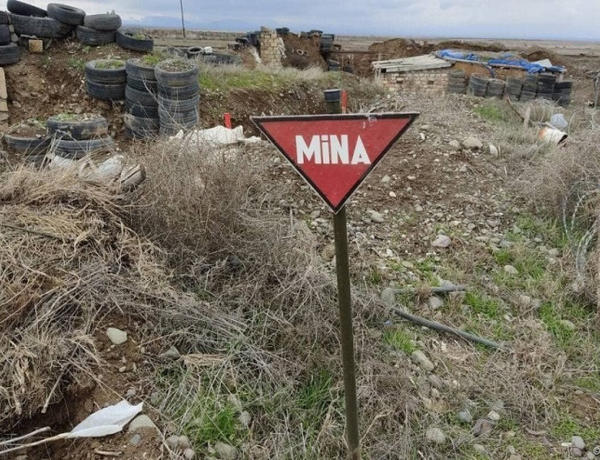 Şuşada iki nəfər minaya düşərək öldü