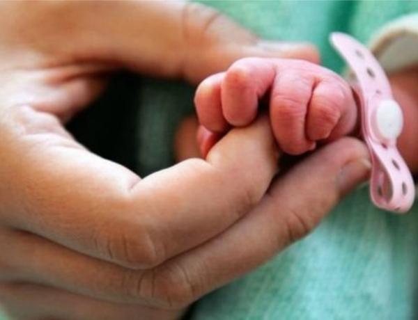 В Баку 15-летняя девочка стала матерью