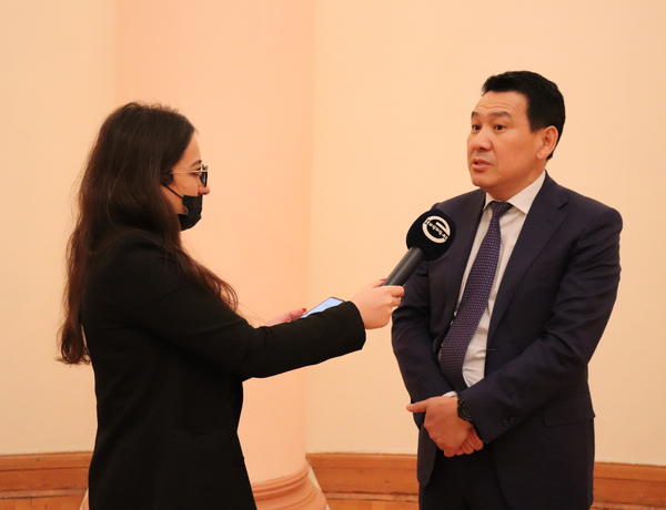 Qazaxıstanlı hakim: “Azərbaycan inzibati məhkəmə sahəsində bizdən öndədir”
