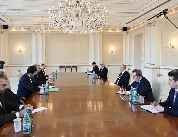 Ильхам Алиев принял министра иностранных дел Ирана
