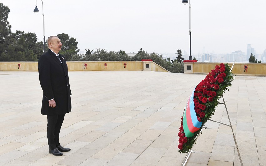 President Ilham Aliyev visits Alley of Martyrs