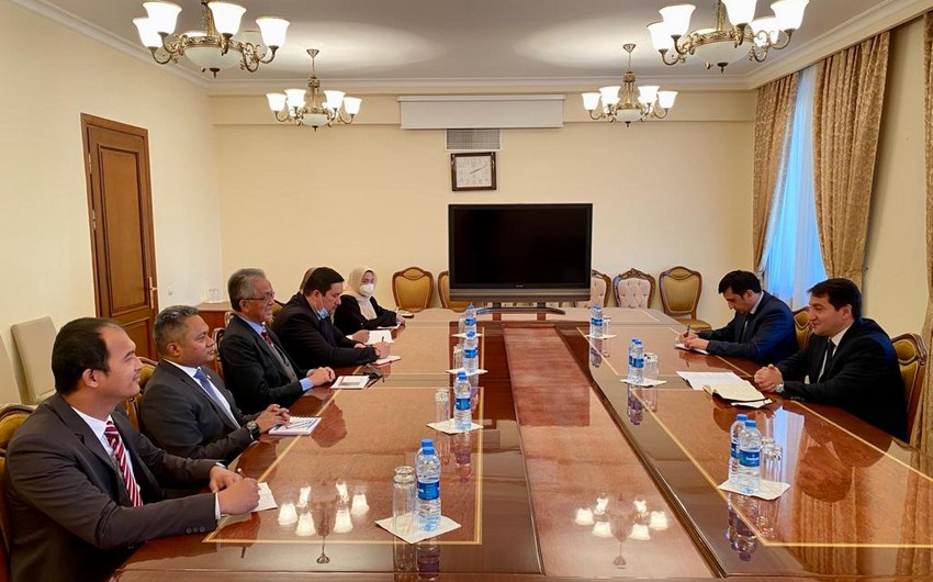 Hikmat Hajiyev mulls bilateral coop with Malaysian diplomat