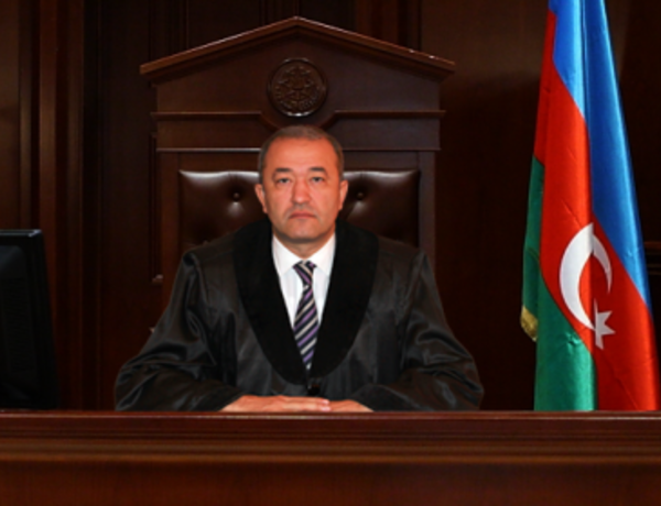Tanınmış hakim koronavirusa yoluxub