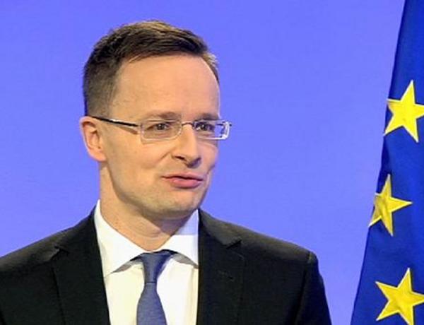 Глава МИД Венгрии прибыл с визитом в Азербайджан