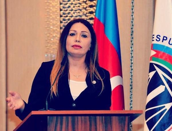 Məhkəmə iclası təyin olunmuş vaxtda başlamadıqda vəkil necə davranmalıdır?