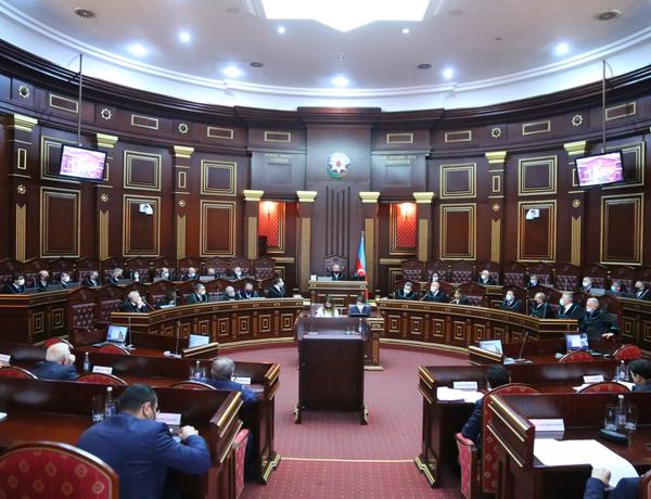 Ali Məhkəmənin 2021-ci ildəki fəaliyyətinə həsr olunmuş Plenum iclası keçirildi