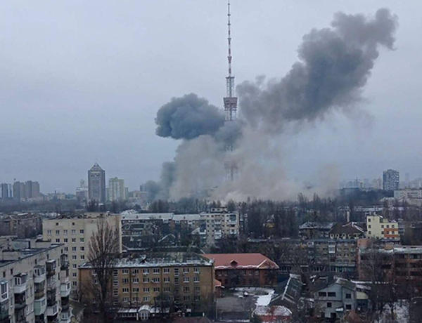 Российские войска нанесли удар по Киевской телебашне, вещание некоторых телеканалов приостановлено