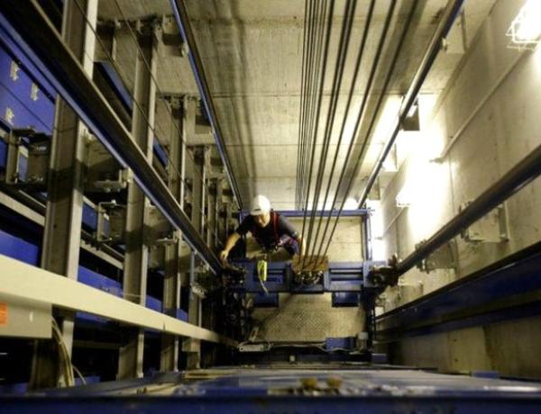 Bakının mərkəzində restoranda lift qırılıb,