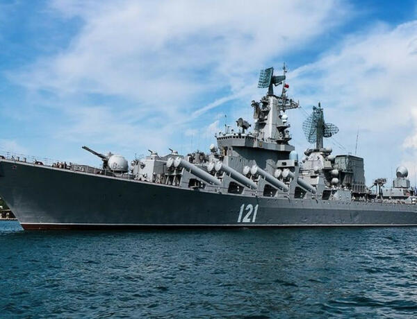“Moskva” raket kreyseri batıb