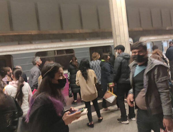 Metroda problem yarandı, sərnişinlər təxliyə olundu –