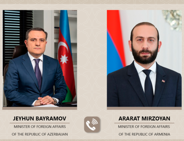 Azerbaijani, Armenian FMs talk over phone