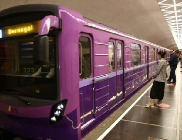 Bakı metrosunda iki qız tunelə düşərək qaçıb