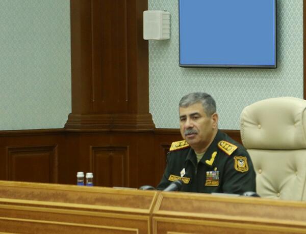 Министр обороны: Повысить интенсивность мероприятий по боевой подготовке, учений и тренировок