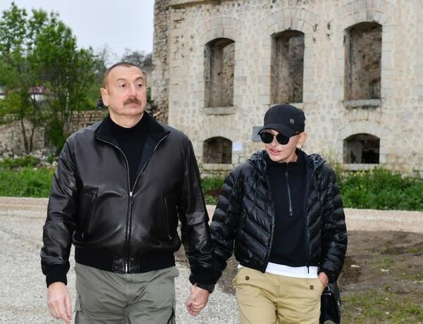 Президент Ильхам Алиев и первая леди Мехрибан Алиева посетили Шушу