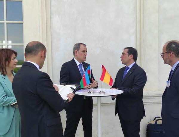 Jeyhun Bayramov meets Spanish foreign minister
