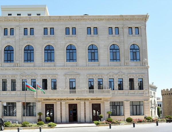 Konstitusiya Məhkəməsi hakimlərinin vəzifədə olmasının yaş həddi artırılır