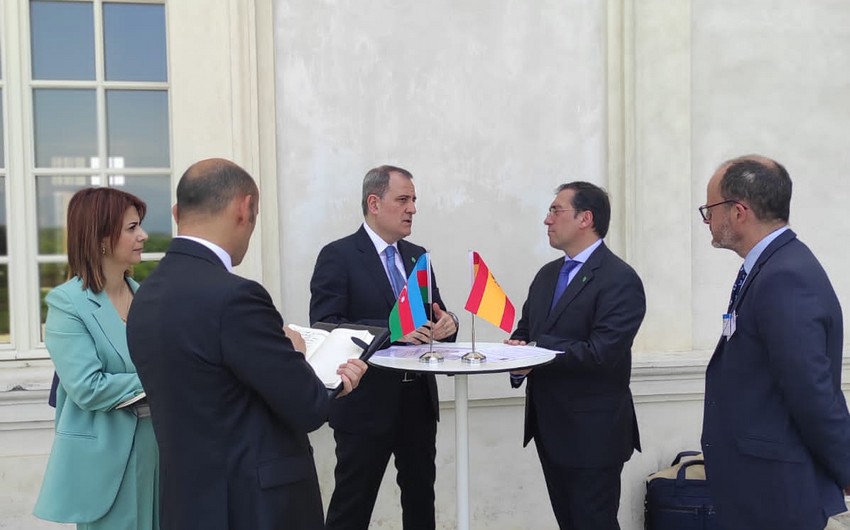 Jeyhun Bayramov meets Spanish foreign minister