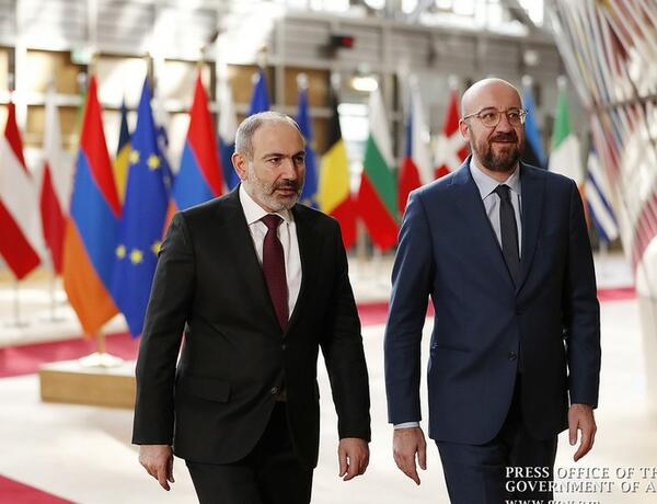 Началась встреча Пашиняна с Шарлем Мишелем один на один