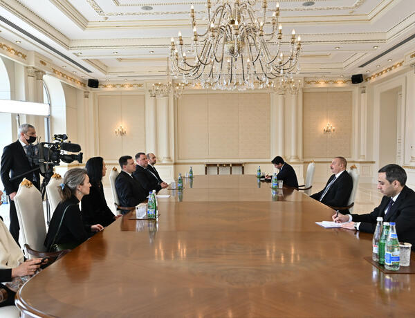Prezident Estoniya Parlamentinin sədrini qəbul etdi
