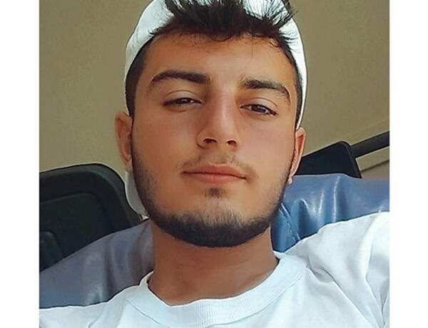 Azərbaycanda tələbə özünü asdı