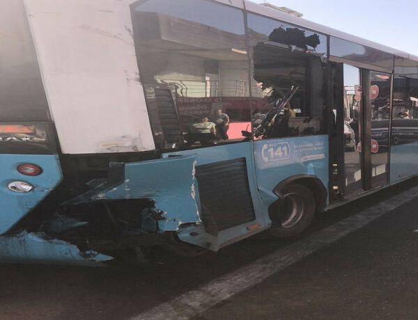 Bakıda avtobus qəzaya düşdü, yaralılar var –