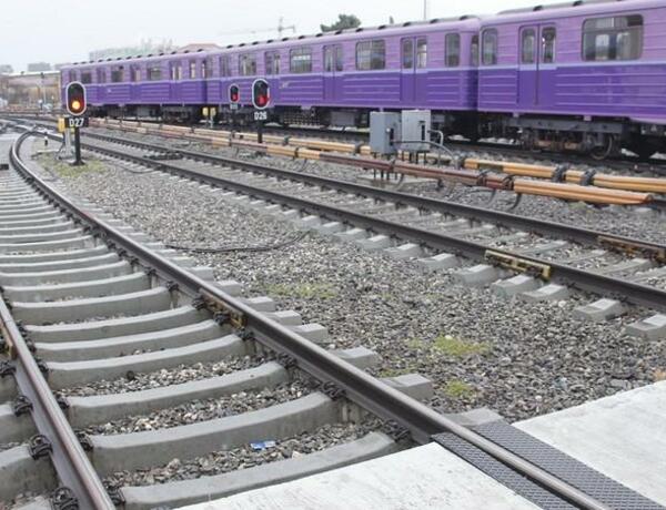 Перевернулись три товарных вагона, перевозивших в Азербайджан сахар