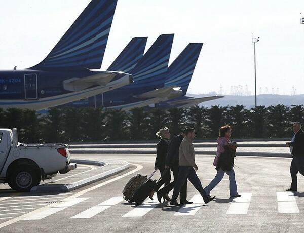 Самолет Баку-Москва вернулся в аэропорт по техническим причинам