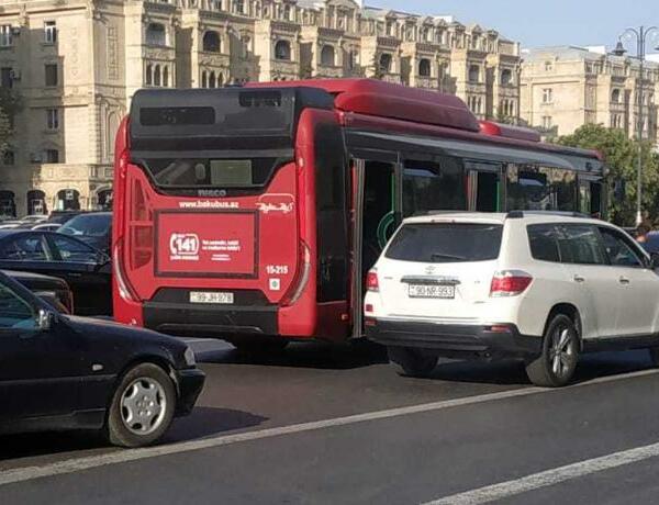 Bakıda avtobus piyadanı vuraraq öldürdü