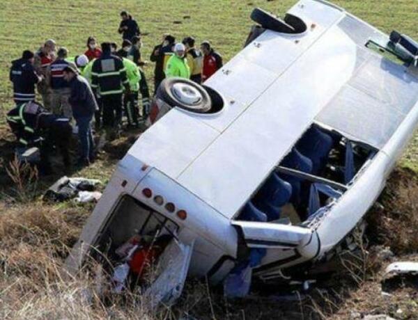 Azərbaycanda mikroavtobus aşdı, 24 nəfər yaralandı –