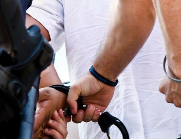 Xızıda sürücü və dostu polislərə müqavimət göstərdi